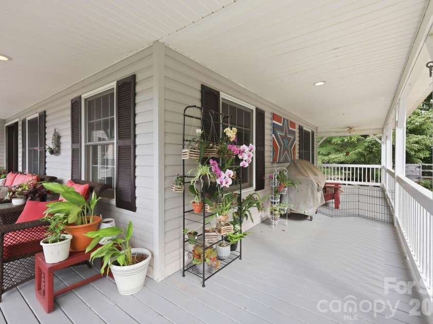 241 Alta Vista Drive, Candler, NC 28715.  MLS# CAR4402059, YatesRealty ID 35970. 