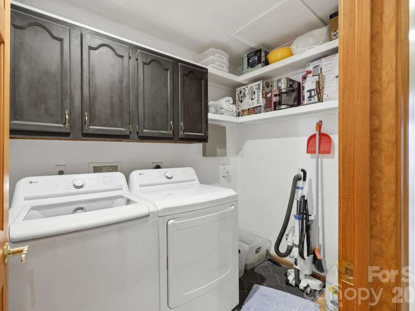 241 Alta Vista Drive, Candler, NC 28715.  MLS# CAR4402059, YatesRealty ID 35970. 