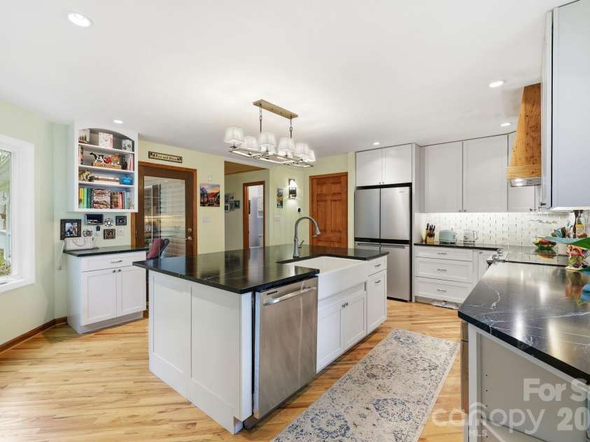 241 Alta Vista Drive, Candler, NC 28715.  MLS# CAR4402059, YatesRealty ID 35970. 