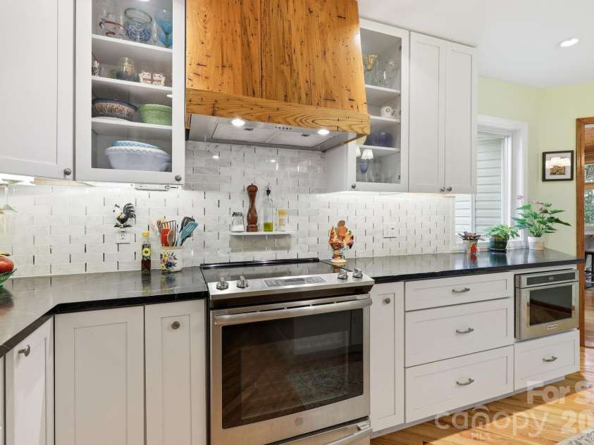 241 Alta Vista Drive, Candler, NC 28715.  MLS# CAR4402059, YatesRealty ID 35970. 