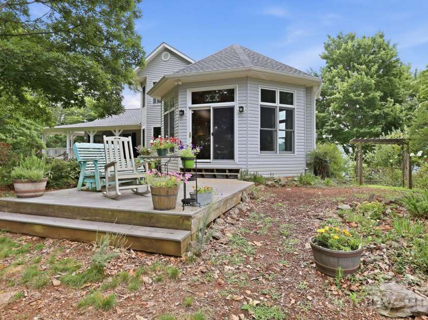 241 Alta Vista Drive, Candler, NC 28715.  MLS# CAR4402059, YatesRealty ID 35970. 