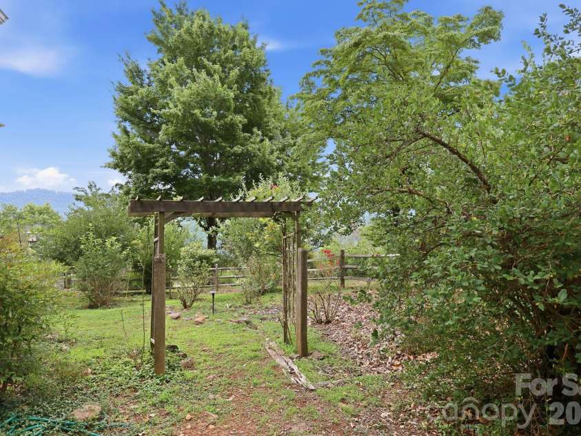 241 Alta Vista Drive, Candler, NC 28715.  MLS# CAR4402059, YatesRealty ID 35970. 