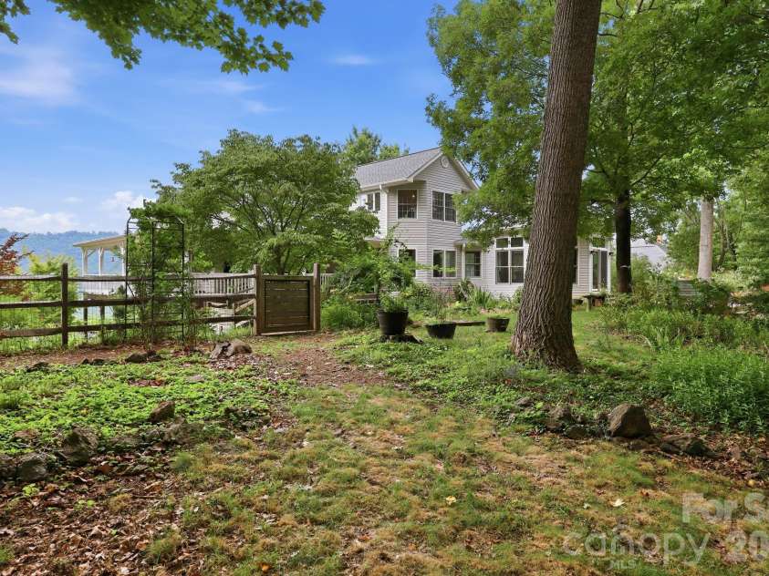 241 Alta Vista Drive, Candler, NC 28715.  MLS# CAR4402059, YatesRealty ID 35970. 