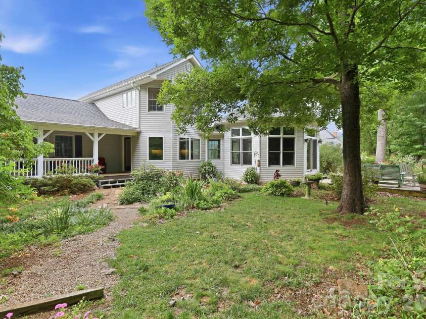 241 Alta Vista Drive, Candler, NC 28715.  MLS# CAR4402059, YatesRealty ID 35970. 