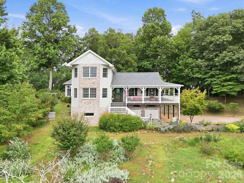 241 Alta Vista Drive, Candler, NC 28715.  MLS# CAR4402059, YatesRealty ID 35970. 