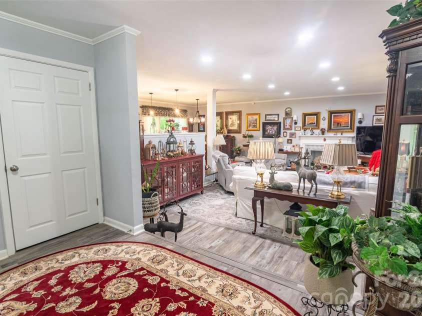 324 Country Club Circle, Shelby, NC 28150.  MLS# CAR4401280, YatesRealty ID 35971. 