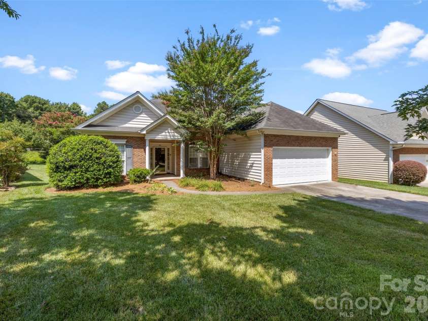 3191 River Ridge Drive, Gastonia, NC 28056.  MLS# CAR4399064, YatesRealty ID 35972. 