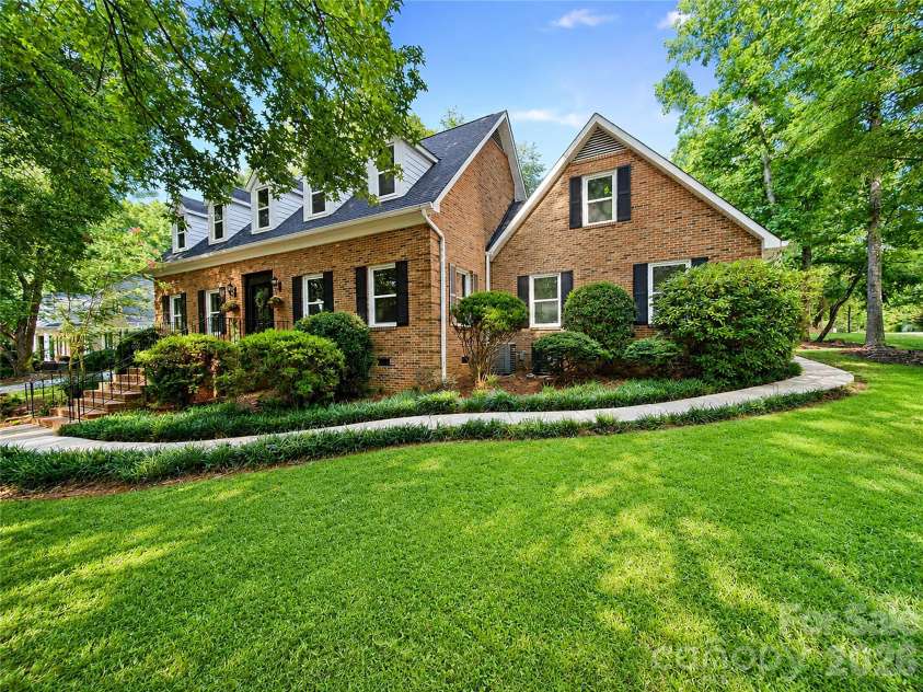 8503 Foxbridge Drive, Matthews, NC 28104.  MLS# CAR4398905, YatesRealty ID 35973. 