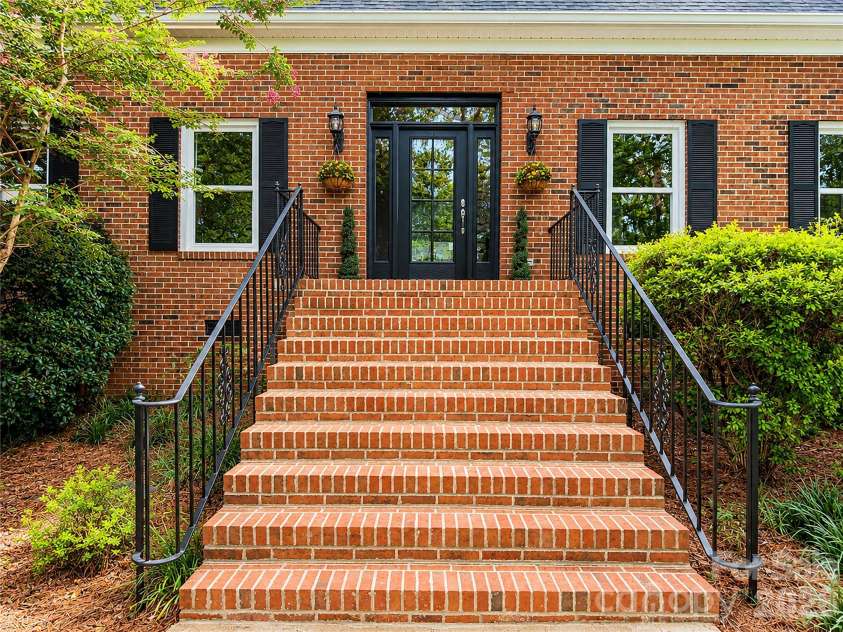8503 Foxbridge Drive, Matthews, NC 28104.  MLS# CAR4398905, YatesRealty ID 35973. 