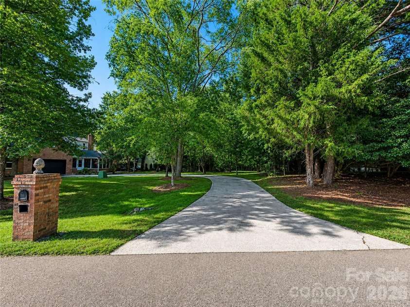 8503 Foxbridge Drive, Matthews, NC 28104.  MLS# CAR4398905, YatesRealty ID 35973. 