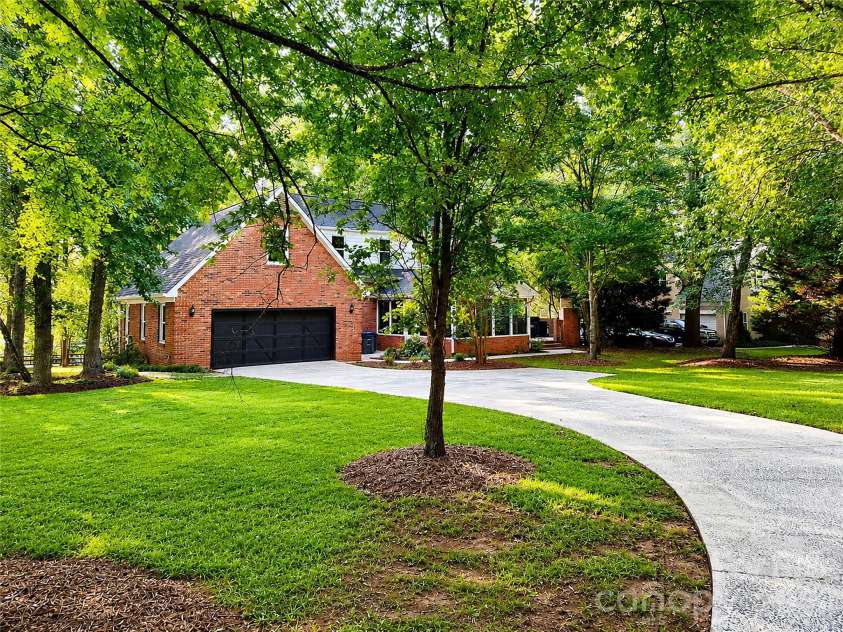 8503 Foxbridge Drive, Matthews, NC 28104.  MLS# CAR4398905, YatesRealty ID 35973. 