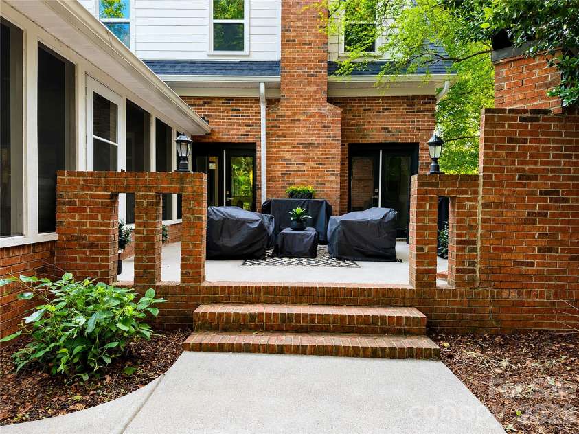 8503 Foxbridge Drive, Matthews, NC 28104.  MLS# CAR4398905, YatesRealty ID 35973. 