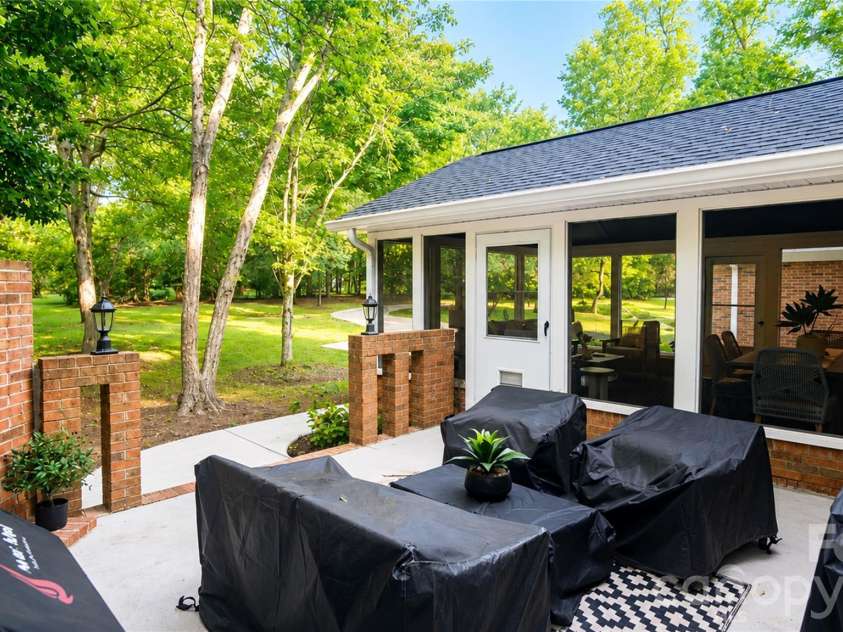 8503 Foxbridge Drive, Matthews, NC 28104.  MLS# CAR4398905, YatesRealty ID 35973. 