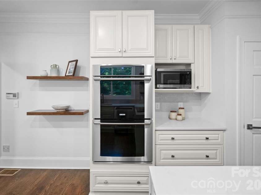 8503 Foxbridge Drive, Matthews, NC 28104.  MLS# CAR4398905, YatesRealty ID 35973. 