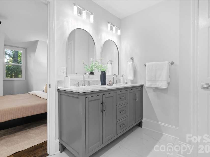 8503 Foxbridge Drive, Matthews, NC 28104.  MLS# CAR4398905, YatesRealty ID 35973. 