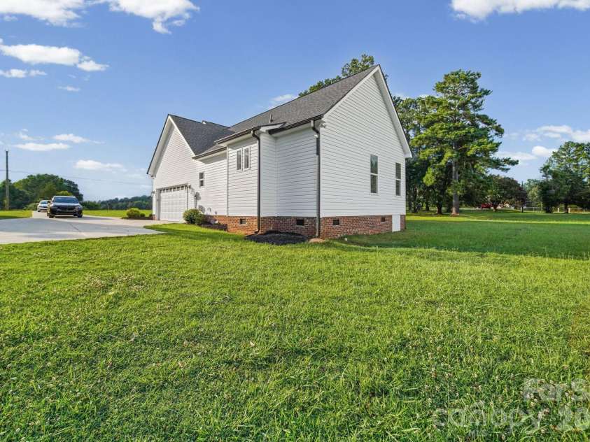 3404 Lincoln Road, York, SC 29745.  MLS# CAR4395438, YatesRealty ID 35975. 