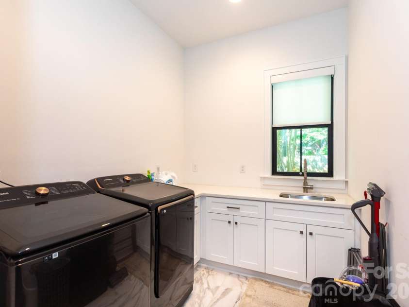 2629 Elon Street, Charlotte, NC 28208.  MLS# CAR4397259, YatesRealty ID 35978. Main level laundry room