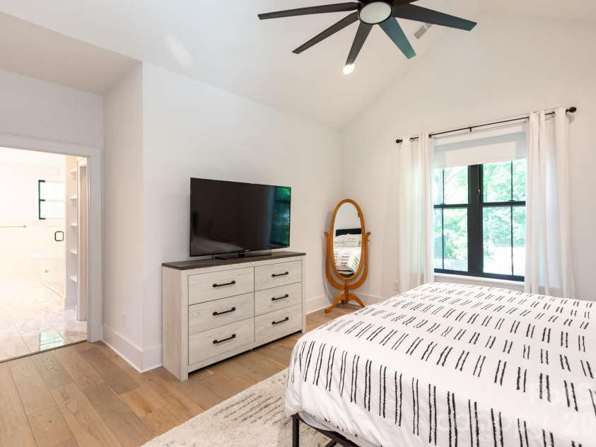 2629 Elon Street, Charlotte, NC 28208.  MLS# CAR4397259, YatesRealty ID 35978. Primary suite offers ample