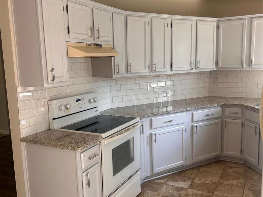 3301 Braewick Place, Charlotte, NC 28227.  MLS# CAR4400615, YatesRealty ID 35979. 
