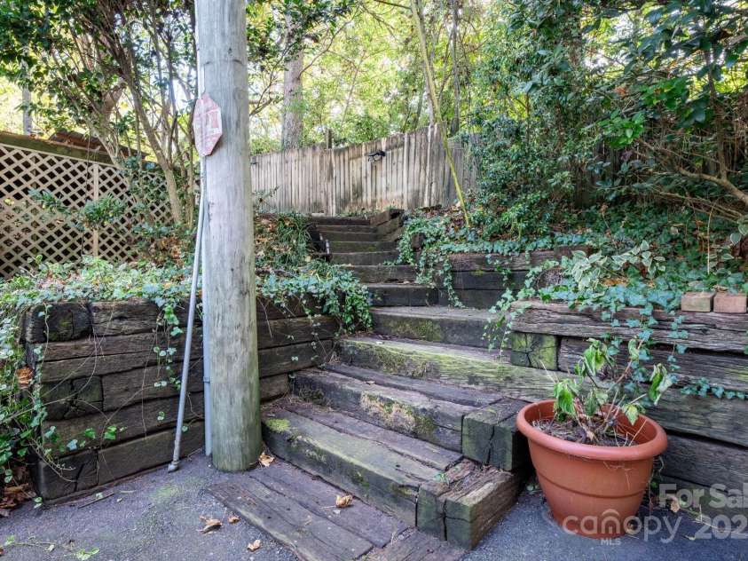 820 Peacehaven Place, Lenoir, NC 28645.  MLS# CAR4315958, YatesRealty ID 3598. 