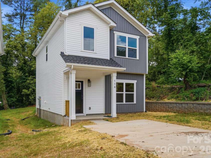 114 7th Avenue, Hickory, NC 28602.  MLS# CAR4400551, YatesRealty ID 35982. 