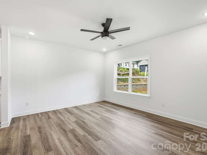 114 7th Avenue, Hickory, NC 28602.  MLS# CAR4400551, YatesRealty ID 35982. 