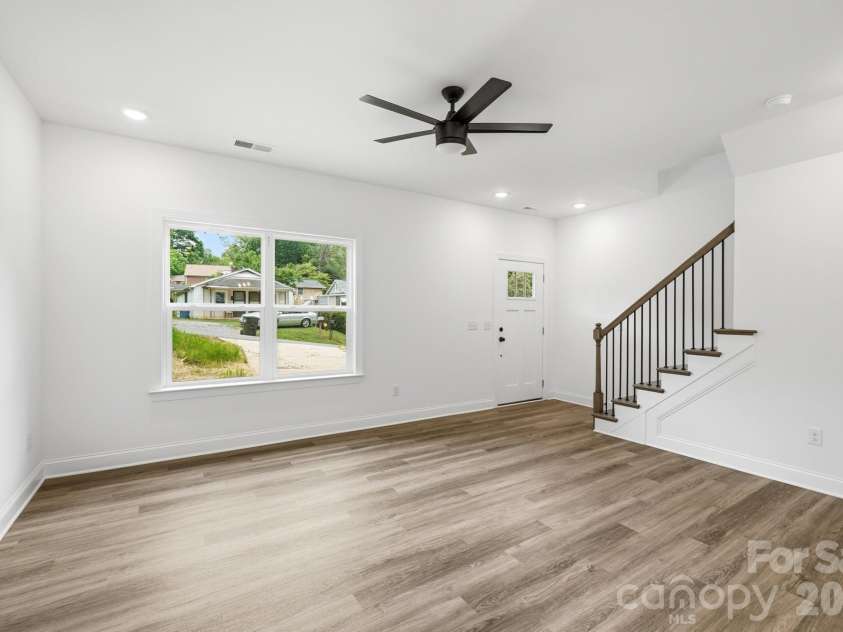 114 7th Avenue, Hickory, NC 28602.  MLS# CAR4400551, YatesRealty ID 35982. 