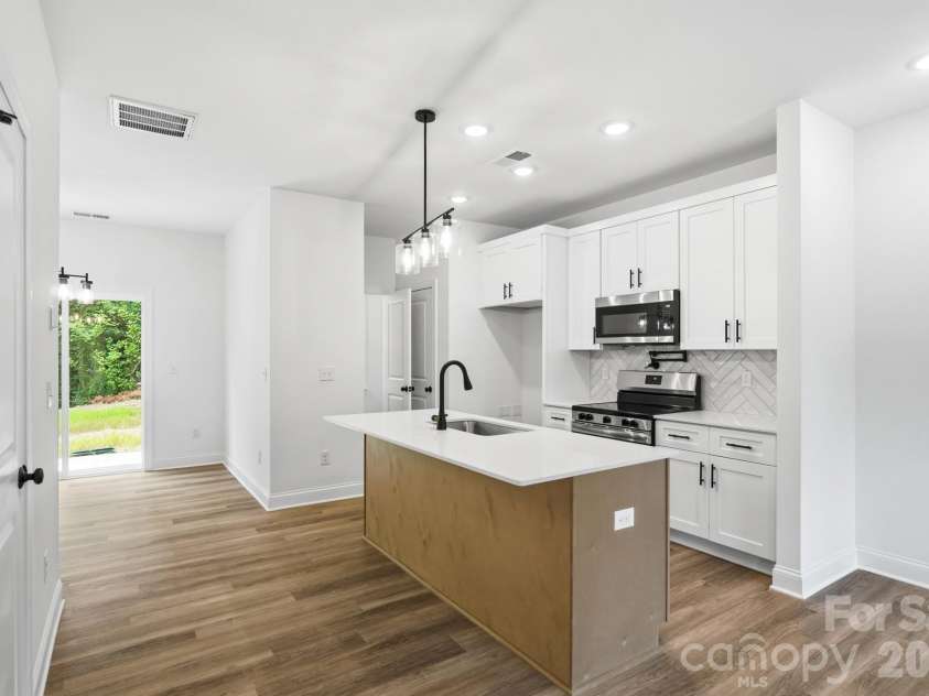 114 7th Avenue, Hickory, NC 28602.  MLS# CAR4400551, YatesRealty ID 35982. 