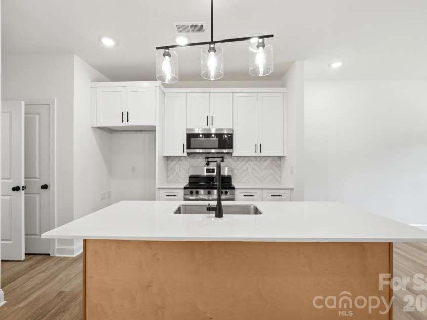 114 7th Avenue, Hickory, NC 28602.  MLS# CAR4400551, YatesRealty ID 35982. 