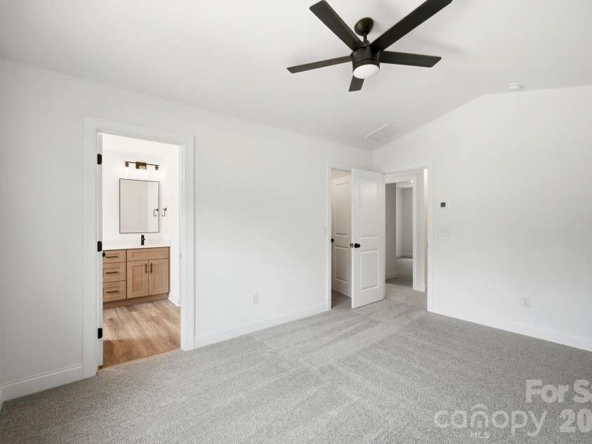 114 7th Avenue, Hickory, NC 28602.  MLS# CAR4400551, YatesRealty ID 35982. 