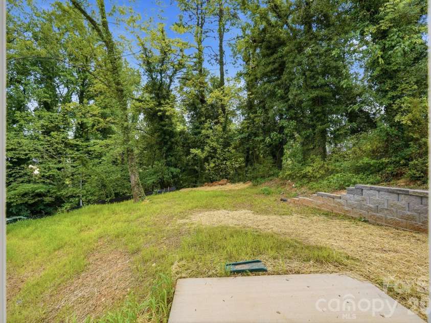 114 7th Avenue, Hickory, NC 28602.  MLS# CAR4400551, YatesRealty ID 35982. 