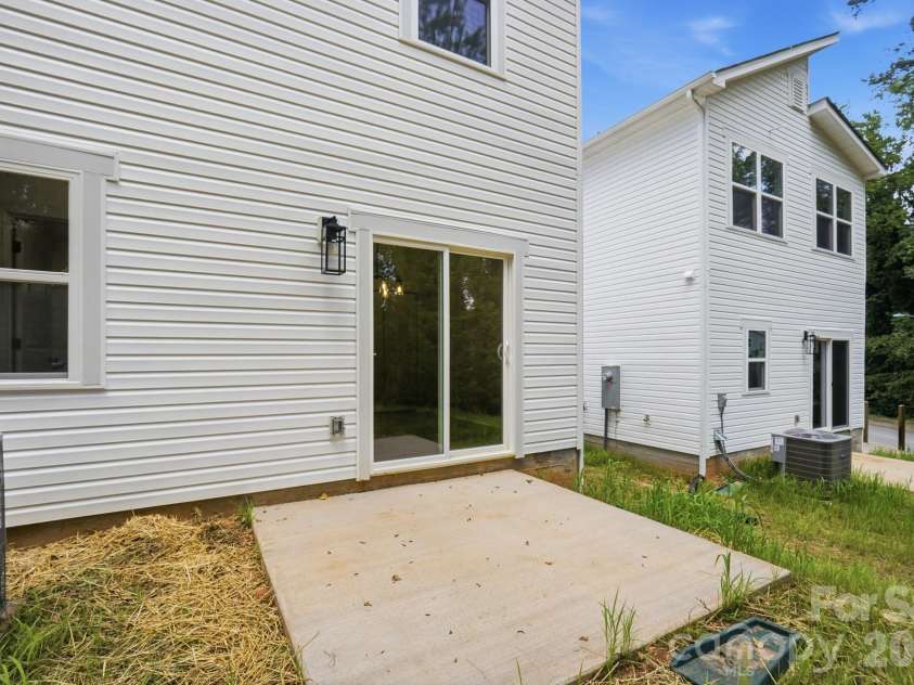114 7th Avenue, Hickory, NC 28602.  MLS# CAR4400551, YatesRealty ID 35982. 