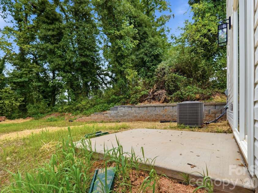 114 7th Avenue, Hickory, NC 28602.  MLS# CAR4400551, YatesRealty ID 35982. 