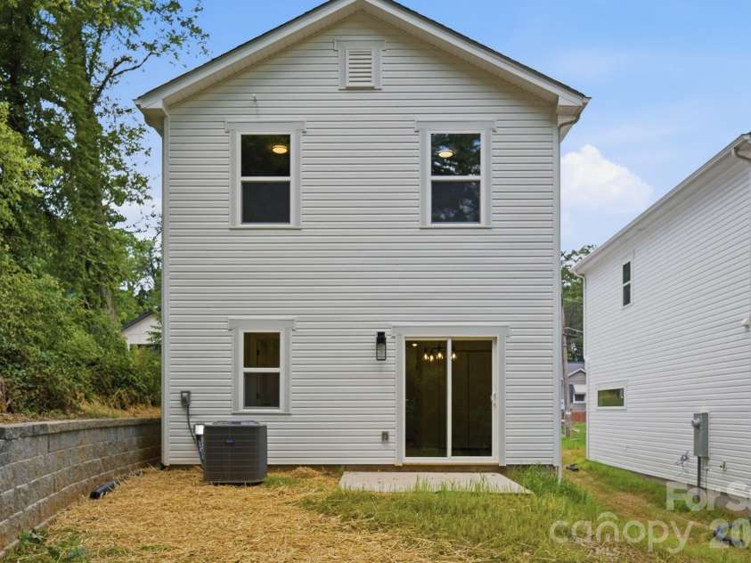 114 7th Avenue, Hickory, NC 28602.  MLS# CAR4400551, YatesRealty ID 35982. 
