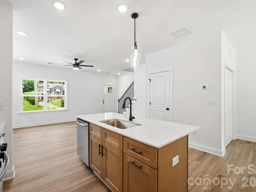 116 7th Avenue, Hickory, NC 28602.  MLS# CAR4400544, YatesRealty ID 35983. 