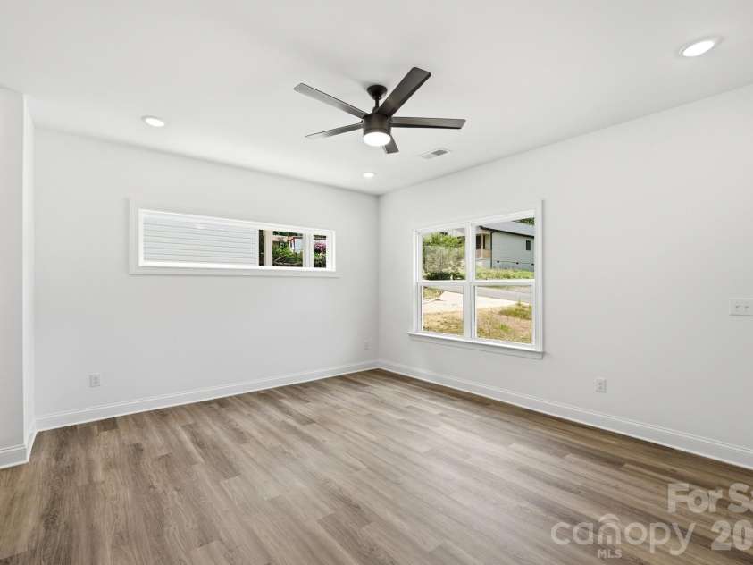 116 7th Avenue, Hickory, NC 28602.  MLS# CAR4400544, YatesRealty ID 35983. Additional View of Living Room