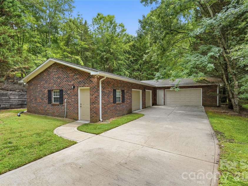 201 Old Bell Road, Charlotte, NC 28270.  MLS# CAR4401301, YatesRealty ID 35984. 