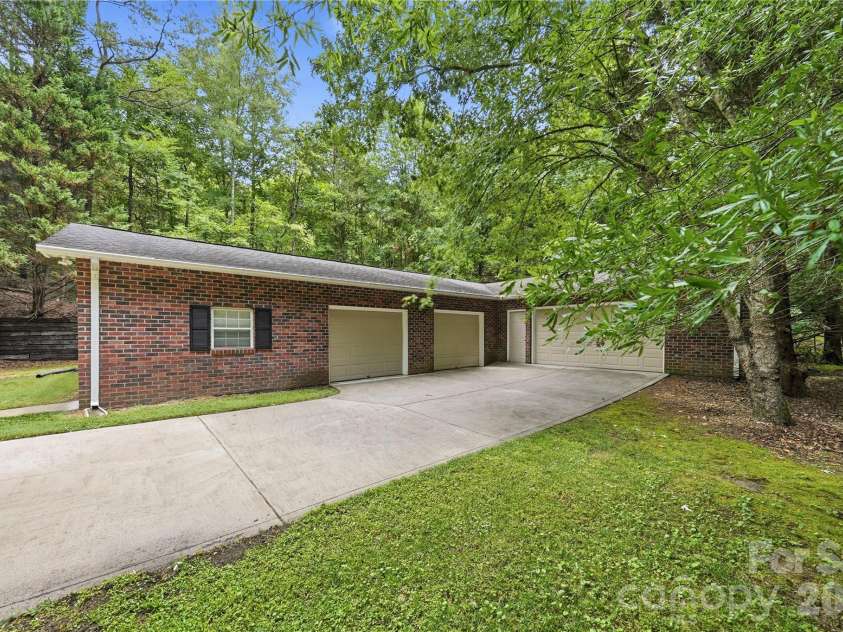 201 Old Bell Road, Charlotte, NC 28270.  MLS# CAR4401301, YatesRealty ID 35984. 