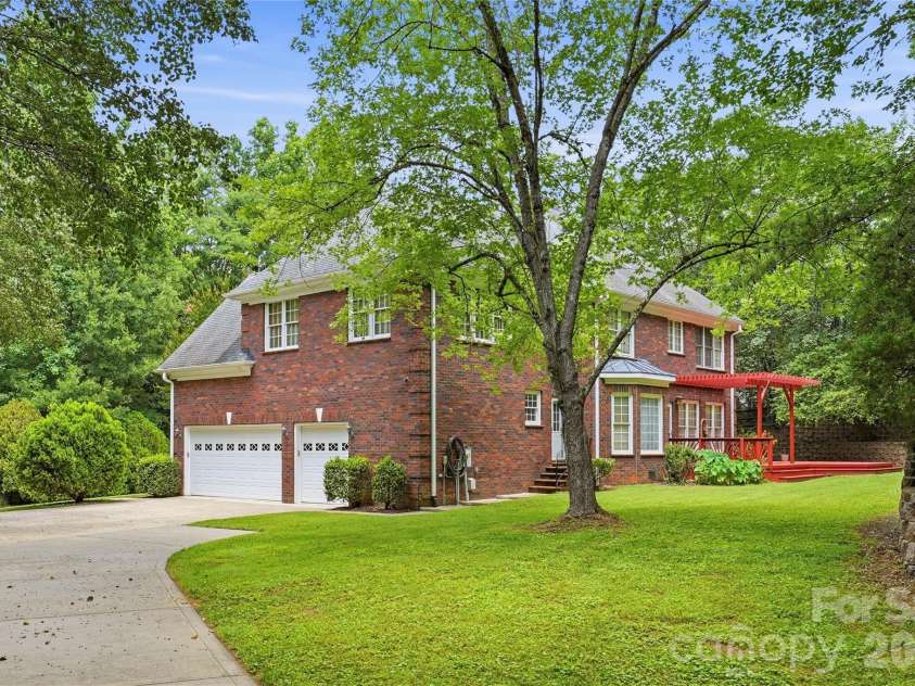 201 Old Bell Road, Charlotte, NC 28270.  MLS# CAR4401301, YatesRealty ID 35984. 