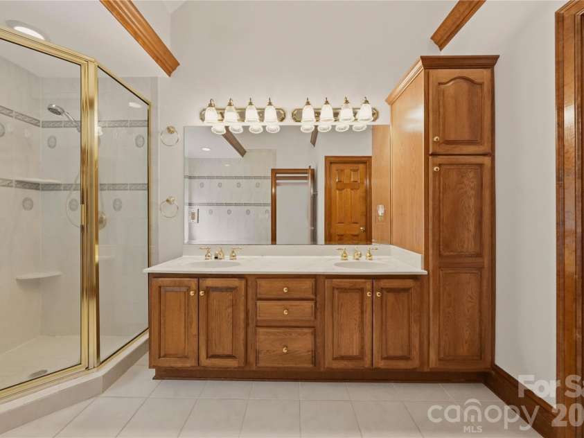 201 Old Bell Road, Charlotte, NC 28270.  MLS# CAR4401301, YatesRealty ID 35984. 