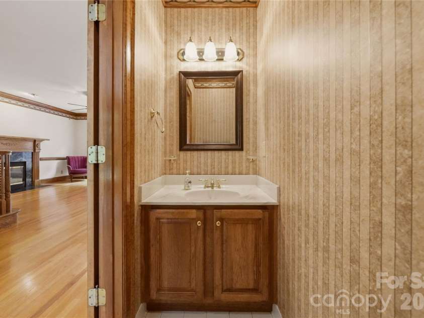 201 Old Bell Road, Charlotte, NC 28270.  MLS# CAR4401301, YatesRealty ID 35984. 