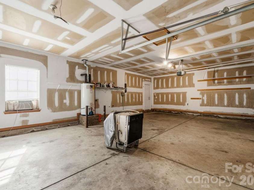 7424 Hannah Alexander Lane, Charlotte, NC 28227.  MLS# CAR4402040, YatesRealty ID 35986. 3 car garage