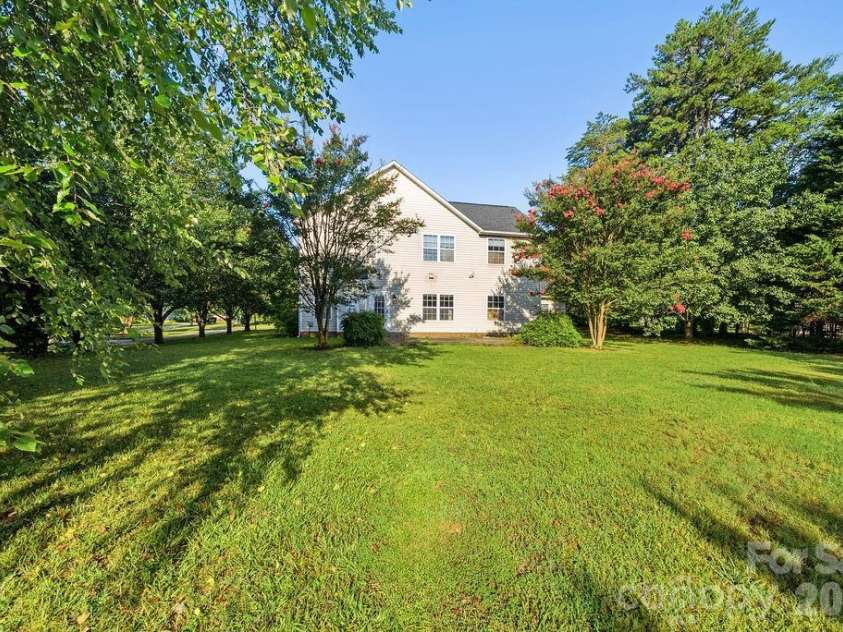 7424 Hannah Alexander Lane, Charlotte, NC 28227.  MLS# CAR4402040, YatesRealty ID 35986. 