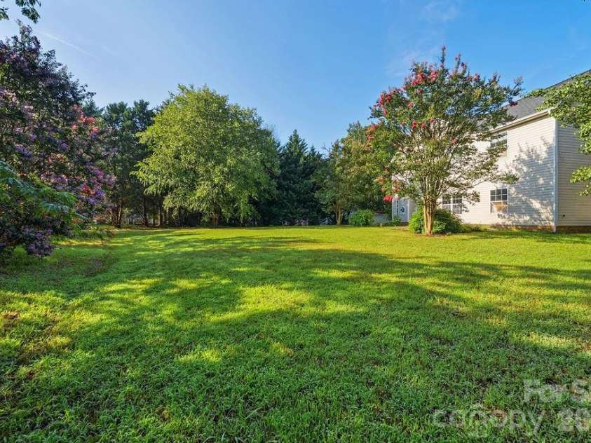 7424 Hannah Alexander Lane, Charlotte, NC 28227.  MLS# CAR4402040, YatesRealty ID 35986. 