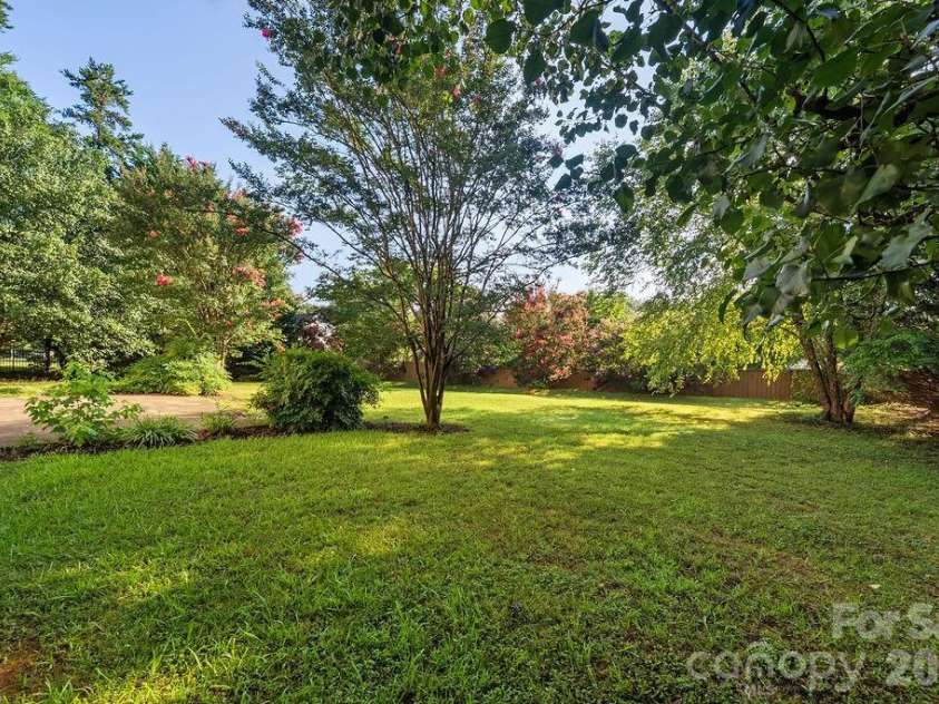 7424 Hannah Alexander Lane, Charlotte, NC 28227.  MLS# CAR4402040, YatesRealty ID 35986. 