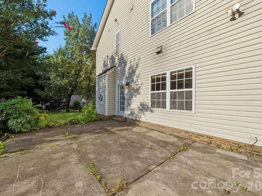 7424 Hannah Alexander Lane, Charlotte, NC 28227.  MLS# CAR4402040, YatesRealty ID 35986. Back Patio