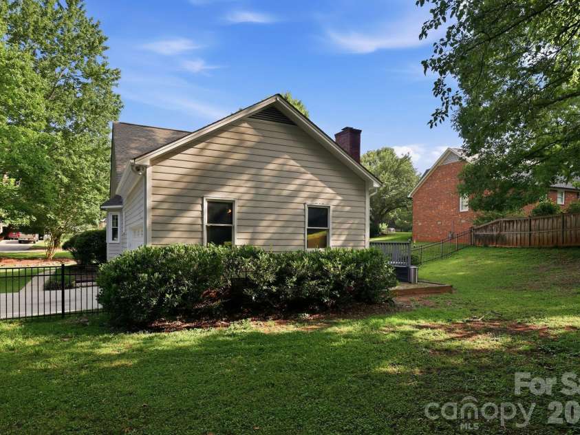 115 Southfork Drive, Belmont, NC 28012.  MLS# CAR4399681, YatesRealty ID 35987. 