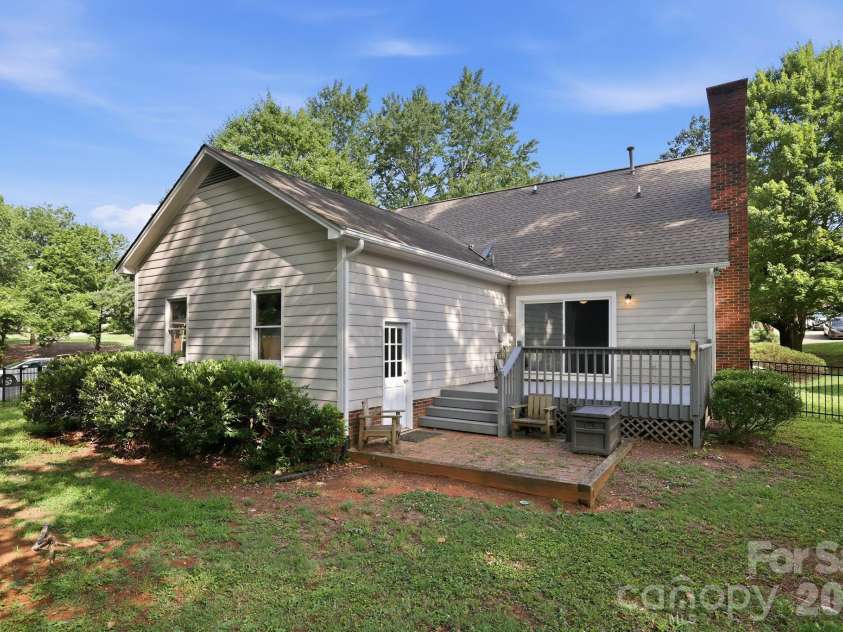 115 Southfork Drive, Belmont, NC 28012.  MLS# CAR4399681, YatesRealty ID 35987. 