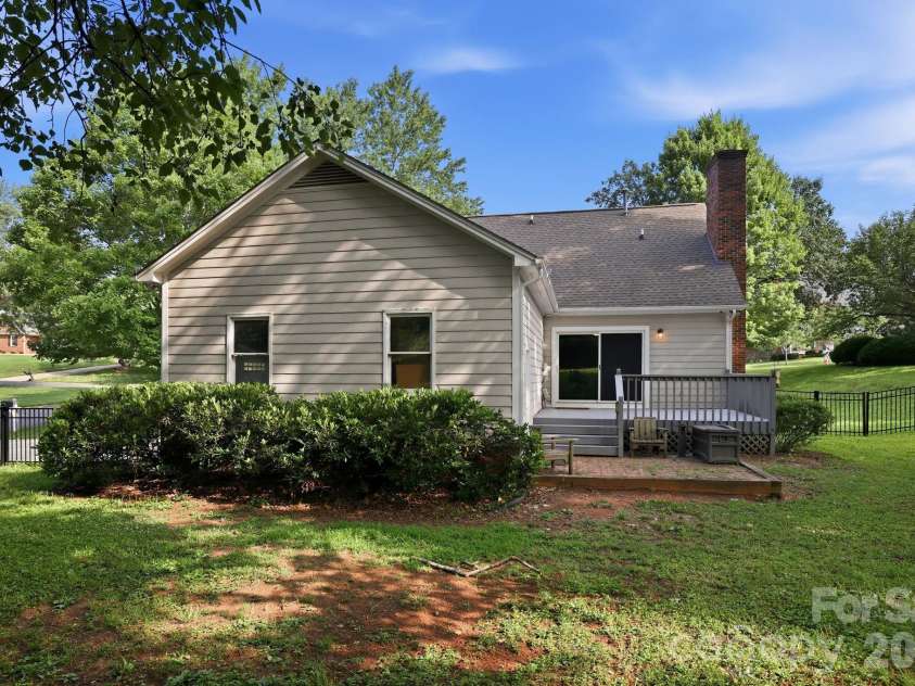 115 Southfork Drive, Belmont, NC 28012.  MLS# CAR4399681, YatesRealty ID 35987. 