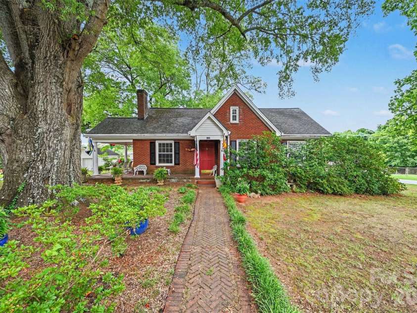 806 Main Avenue, Newton, NC 28658.  MLS# CAR4399488, YatesRealty ID 35989. 